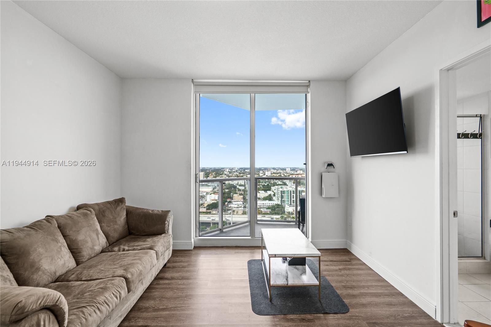 185 SW 7th St #2702 Miami, FL 33130