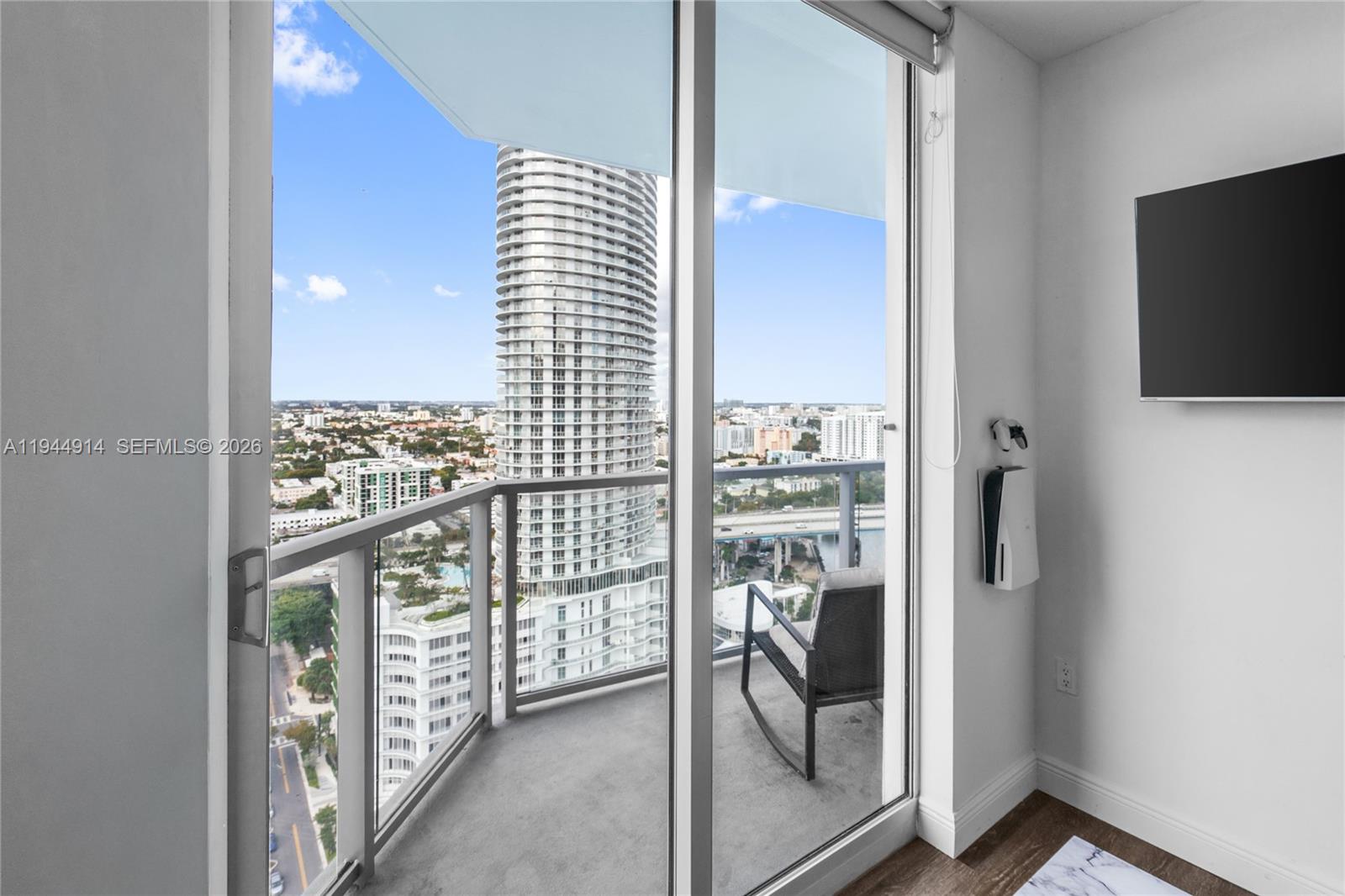 185 SW 7th St #2702 Miami, FL 33130