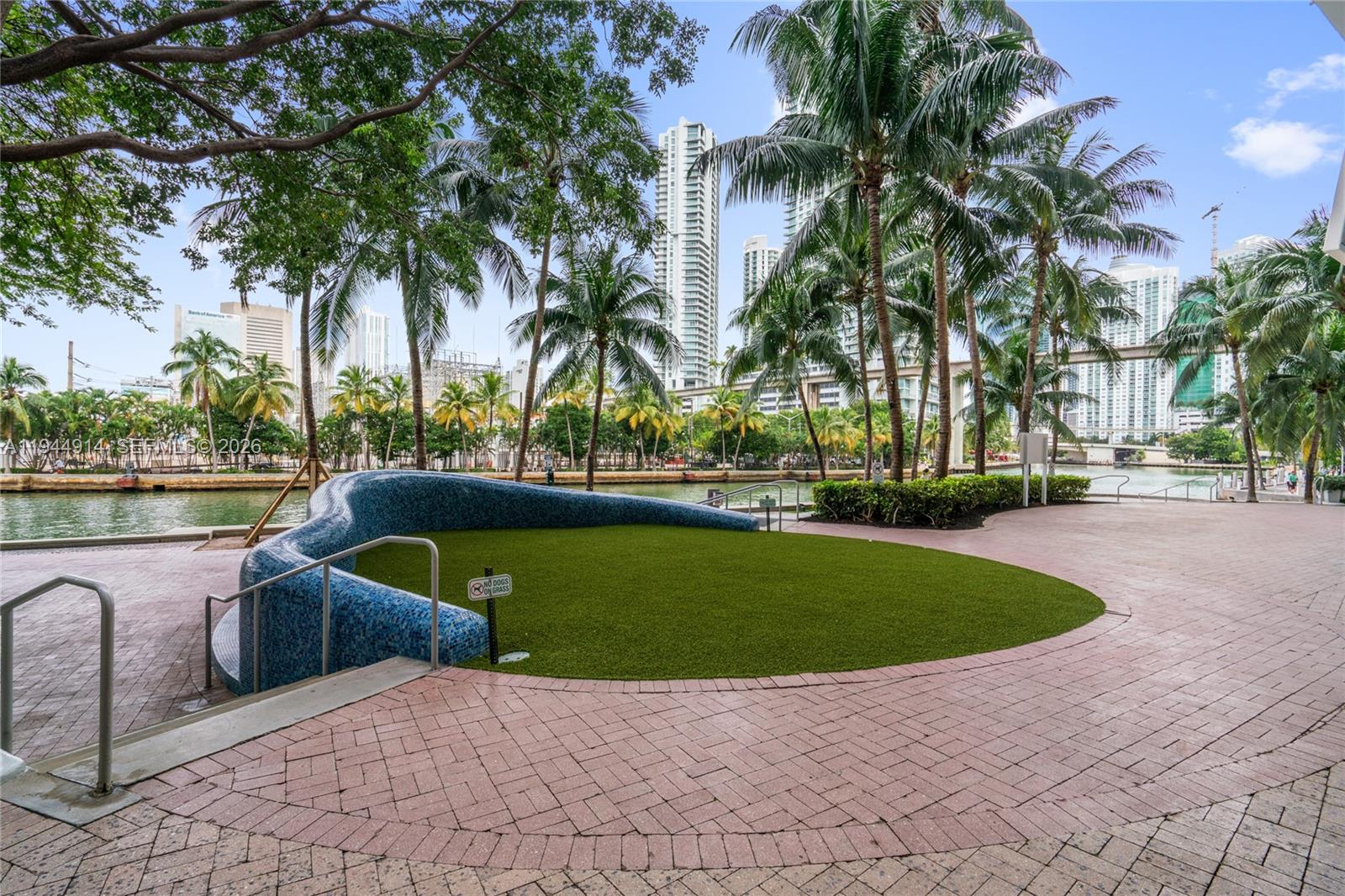 185 SW 7th St #2702 Miami, FL 33130