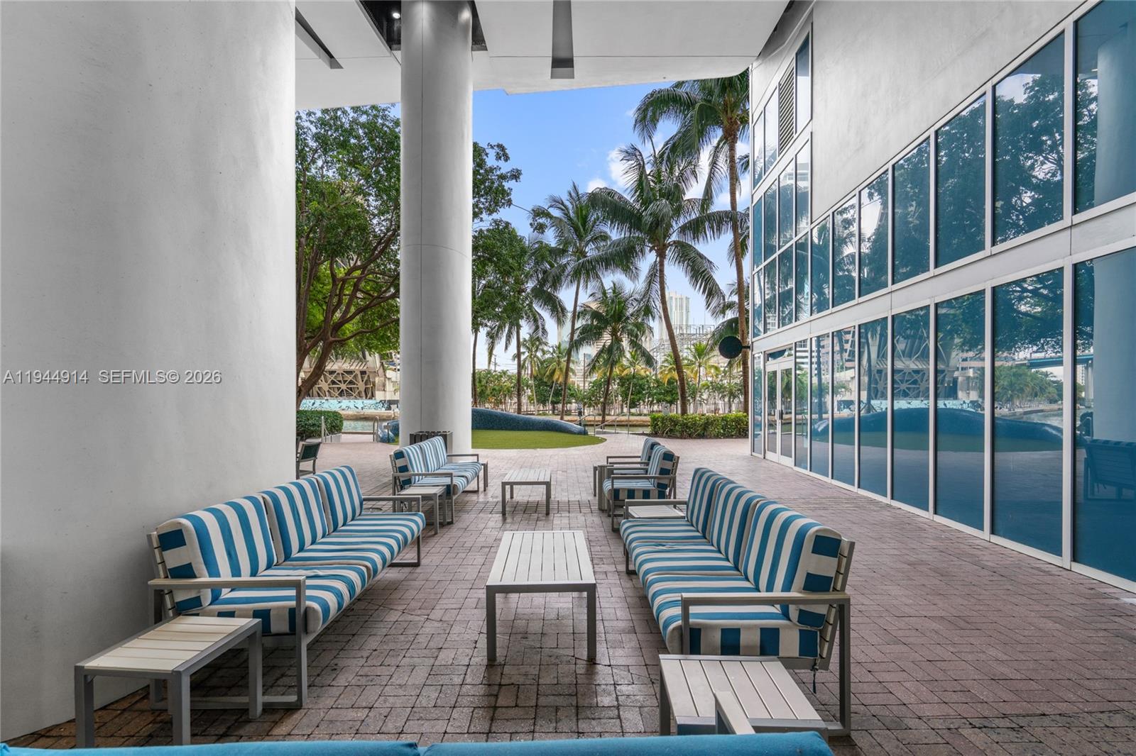 185 SW 7th St #2702 Miami, FL 33130