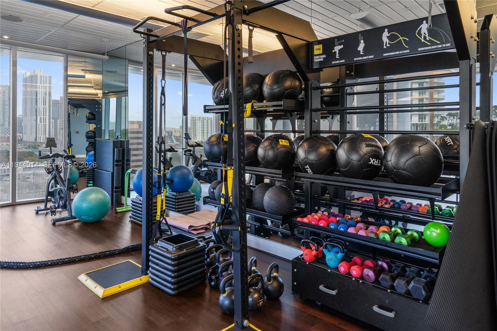 185 SW 7th St #2702 Miami, FL 33130