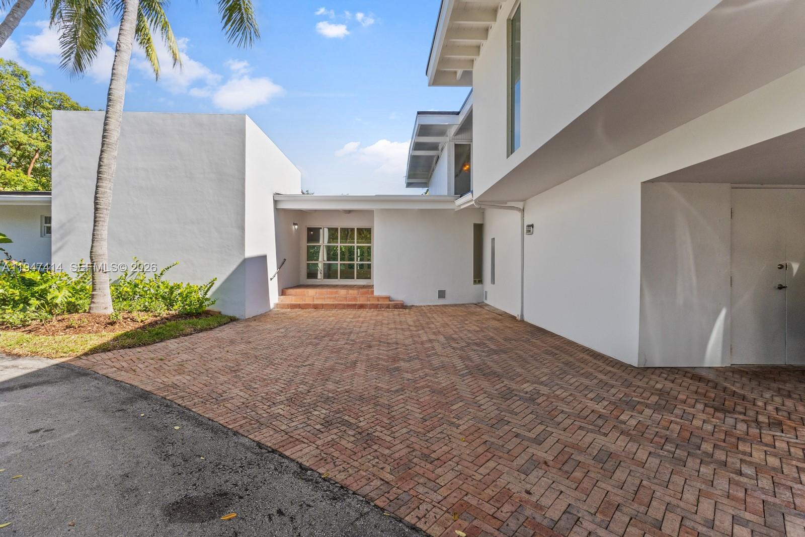 4 Harbor Pt Key Biscayne, FL 33149
