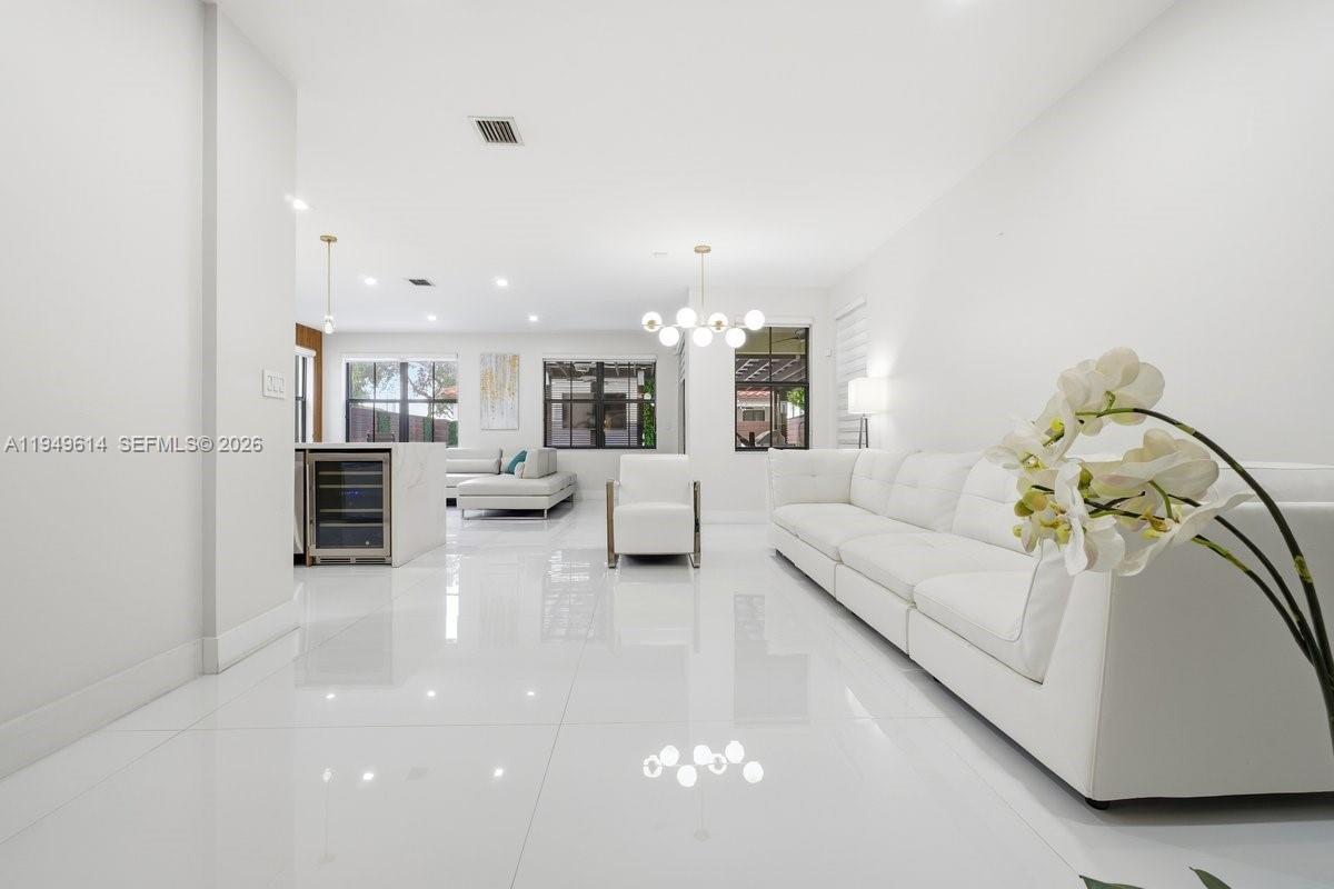 7026 NW 103rd Pl Doral, FL 33178