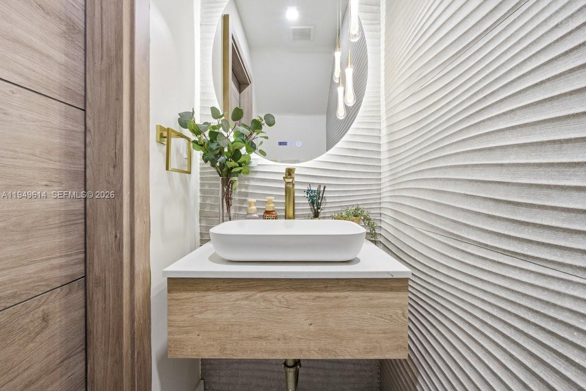 7026 NW 103rd Pl Doral, FL 33178