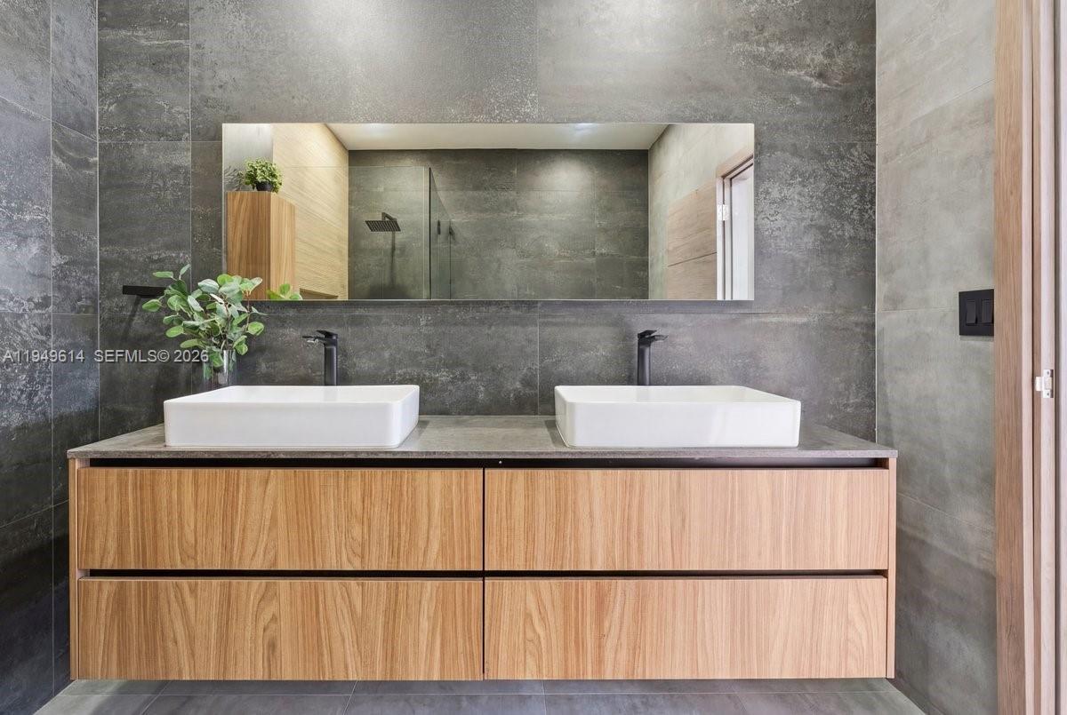 7026 NW 103rd Pl Doral, FL 33178