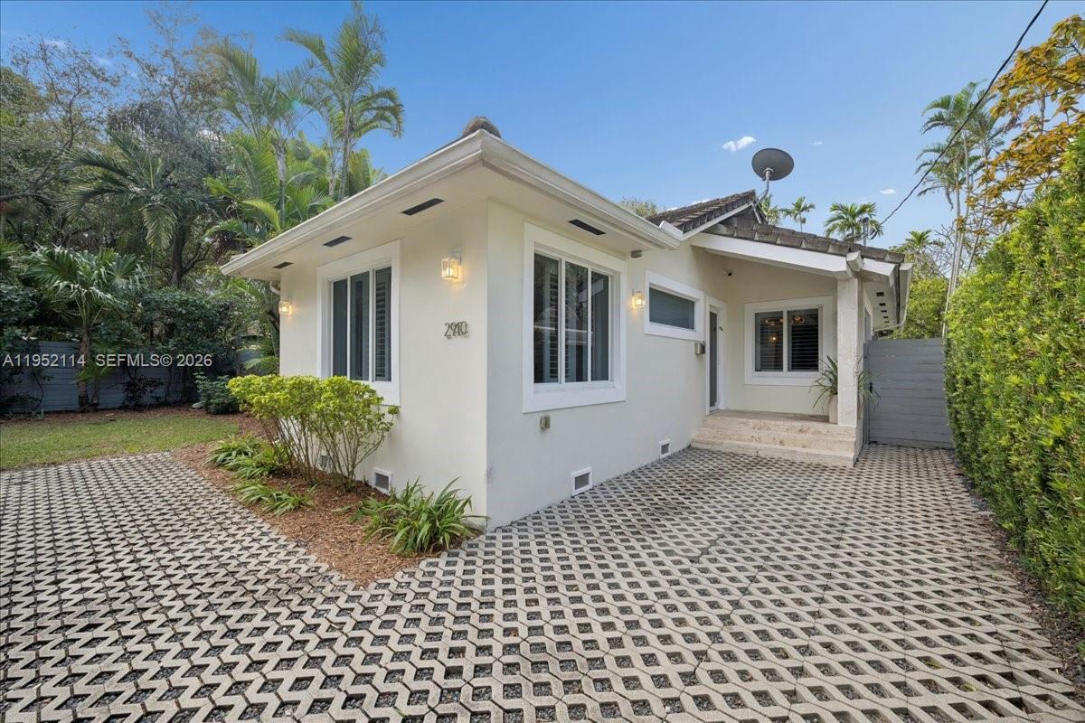 2910 Calusa St Miami, FL 33133