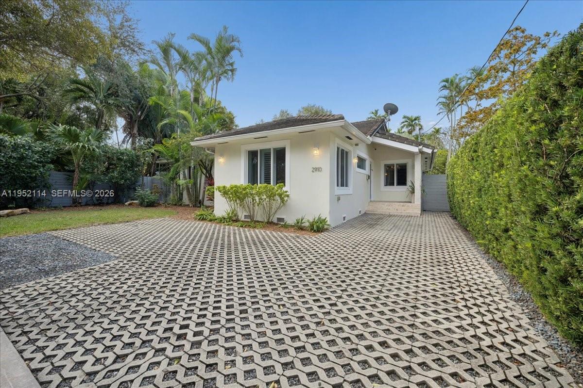 2910 Calusa St Miami, FL 33133