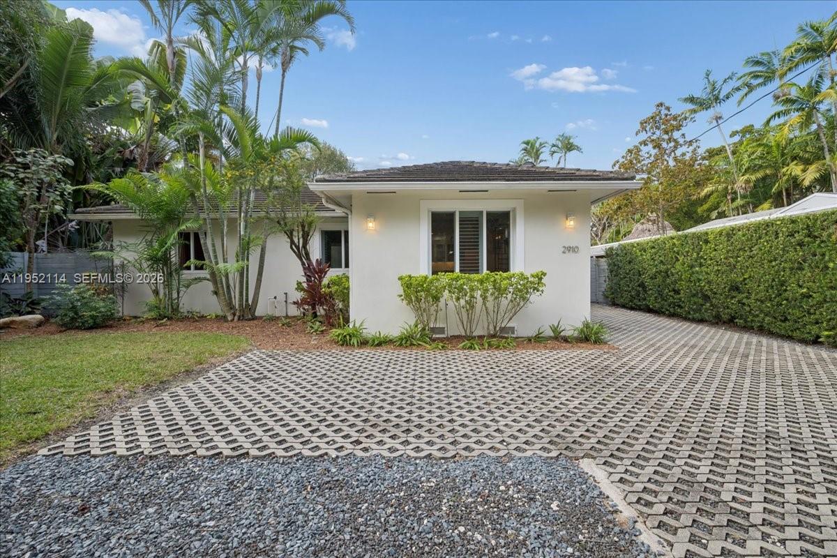 2910 Calusa St Miami, FL 33133
