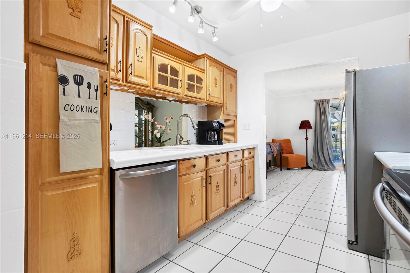 570 Royal Poinciana Ct Weston, FL 33326