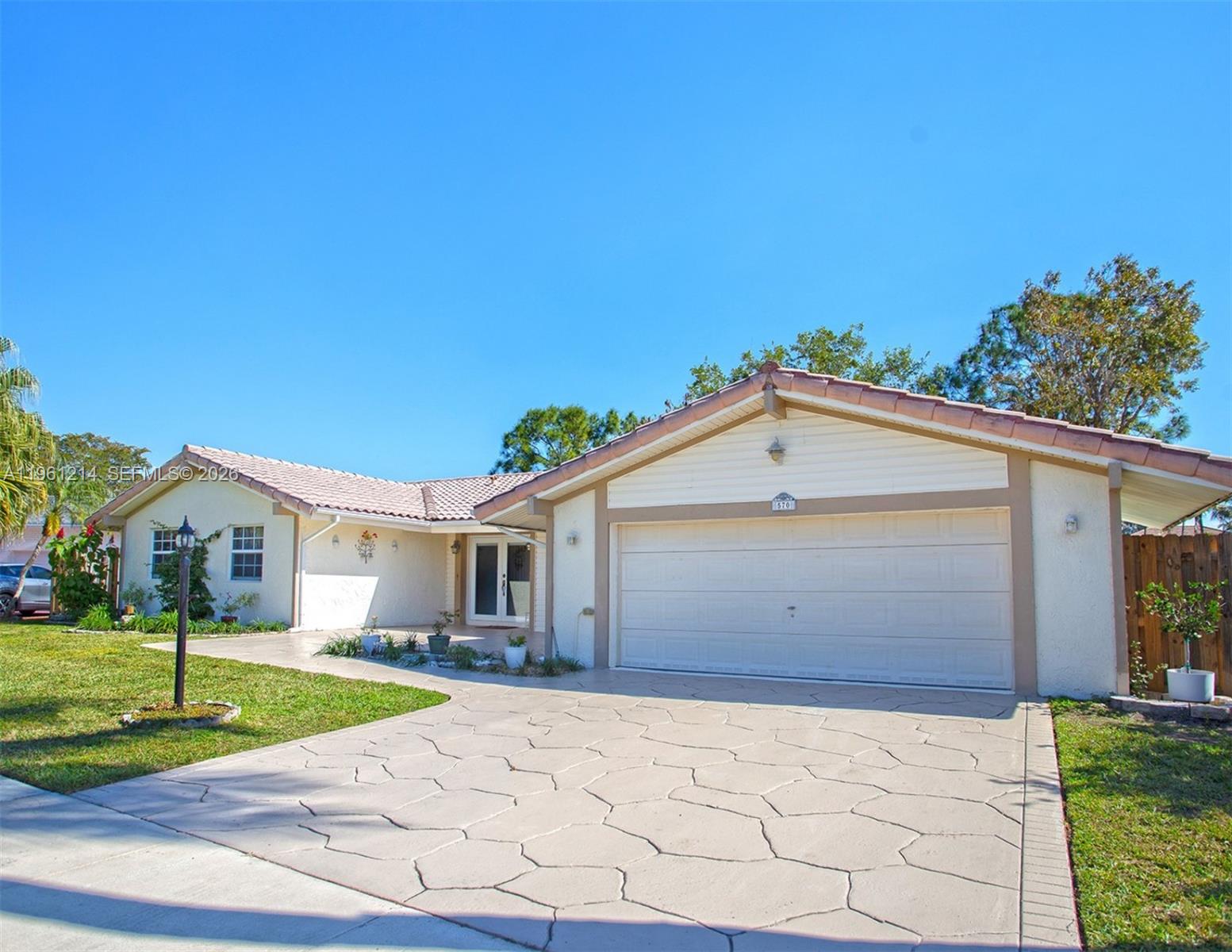 570 Royal Poinciana Ct Weston, FL 33326