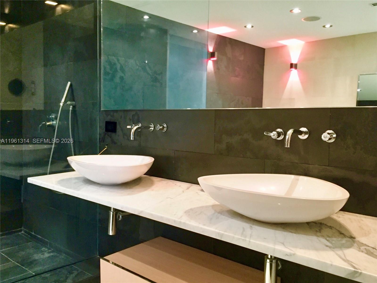 image Continuum South Beach South Tower17