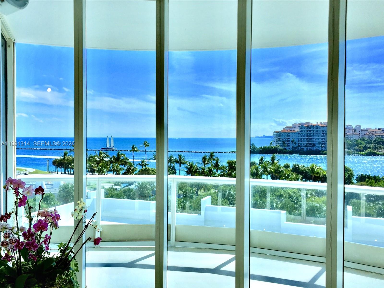 image Continuum South Beach South Tower24