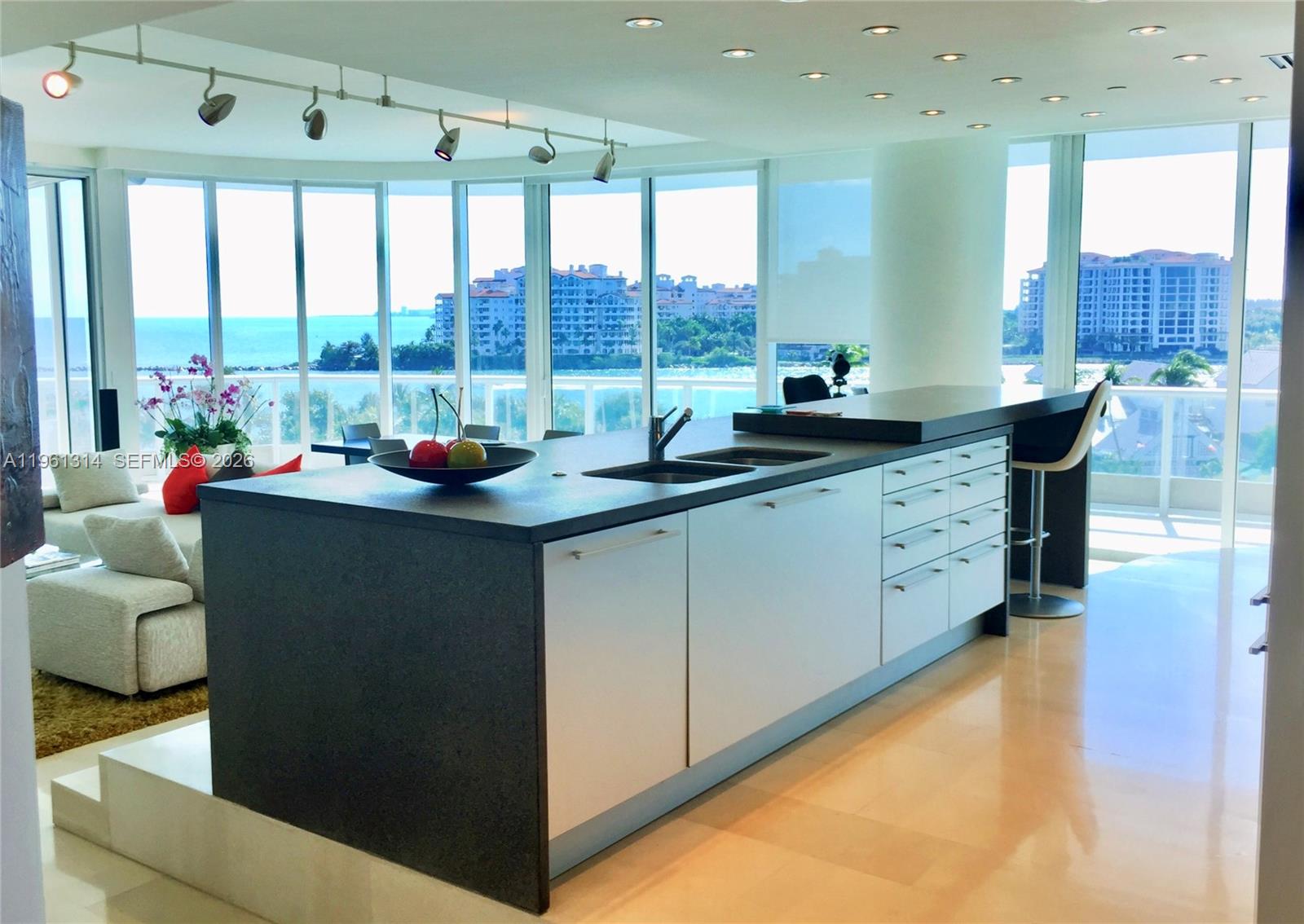 image Continuum South Beach South Tower4