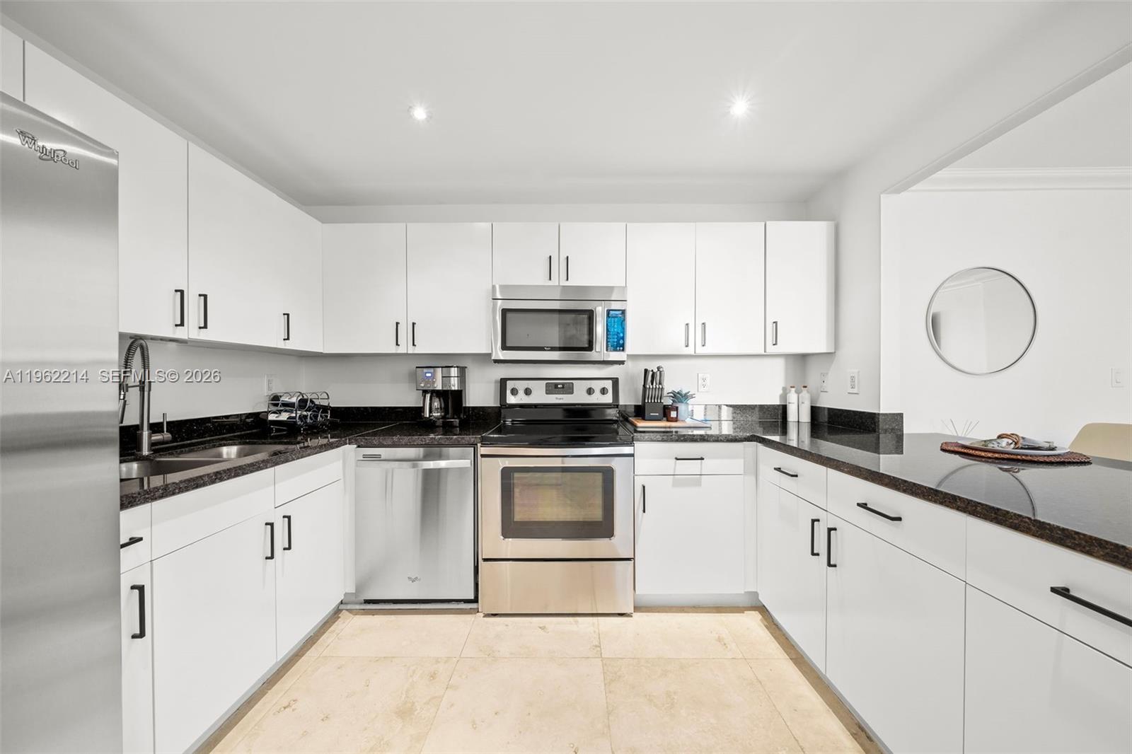 2301 Collins Ave #908 Miami Beach, FL 33139