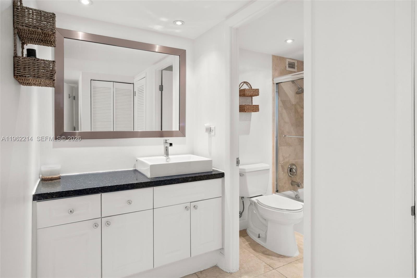 2301 Collins Ave #908 Miami Beach, FL 33139