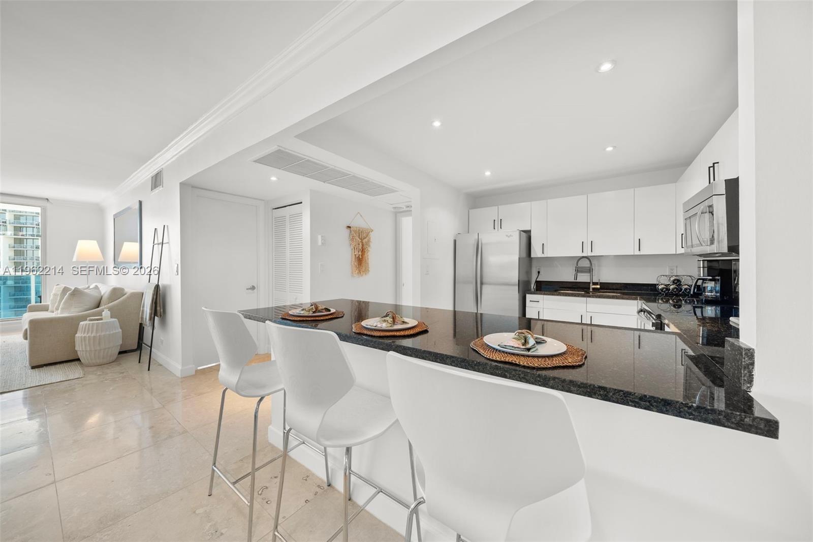 2301 Collins Ave #908 Miami Beach, FL 33139