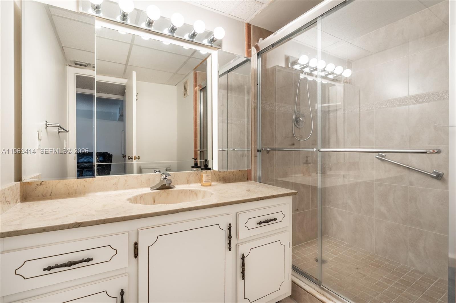 16475 Golf Clb Rd #307 Weston, FL 33326