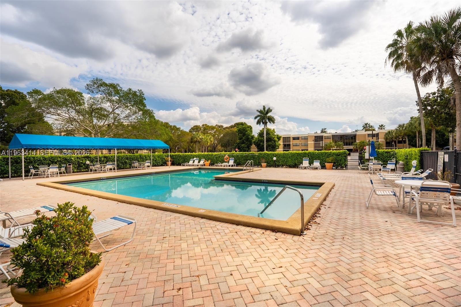 16475 Golf Clb Rd #307 Weston, FL 33326