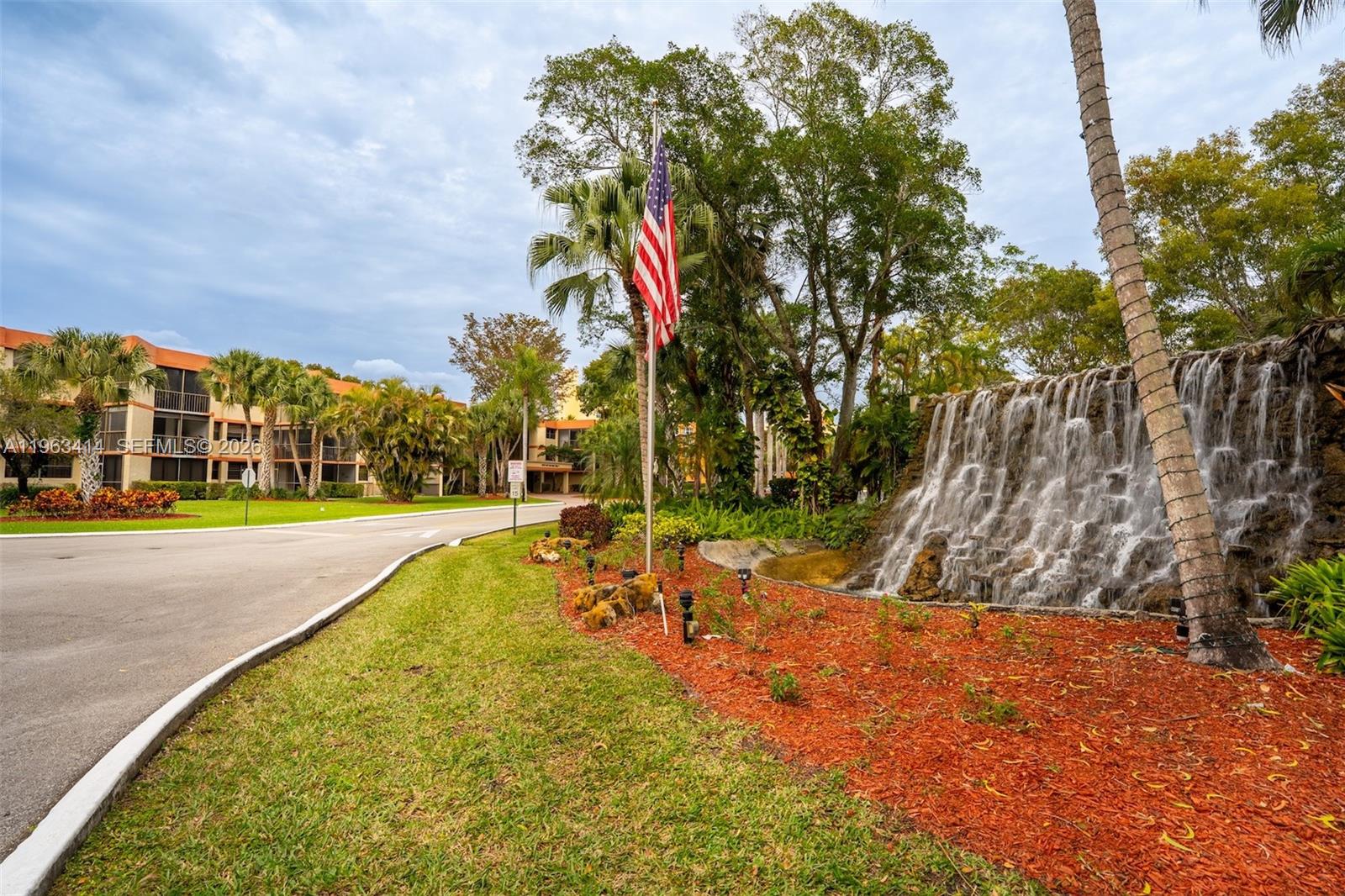 16475 Golf Clb Rd #307 Weston, FL 33326