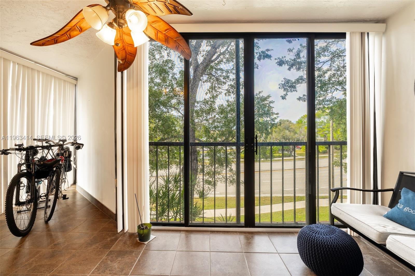 16475 Golf Clb Rd #307 Weston, FL 33326