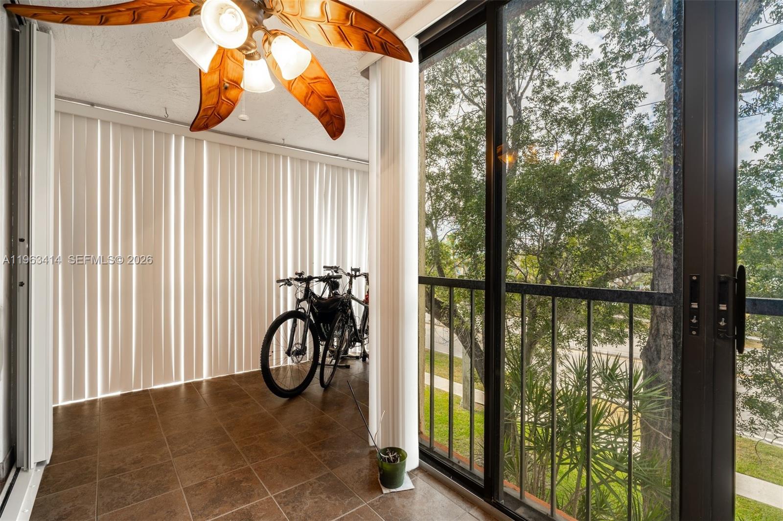 16475 Golf Clb Rd #307 Weston, FL 33326