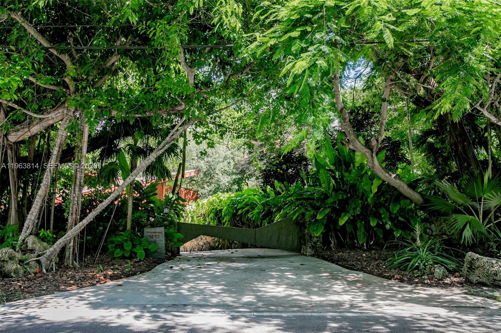 4895 SW 88th St Miami, FL 33156