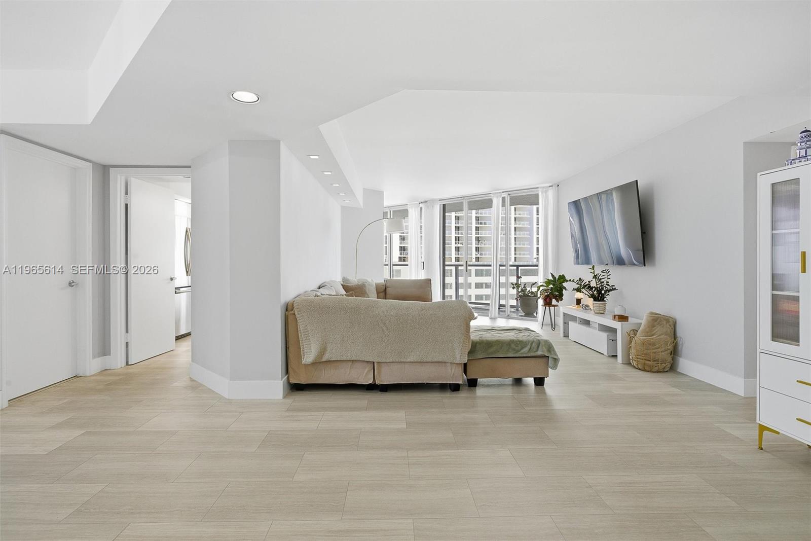 16485 Collins Ave #1034 Sunny Isles Beach, FL 33160