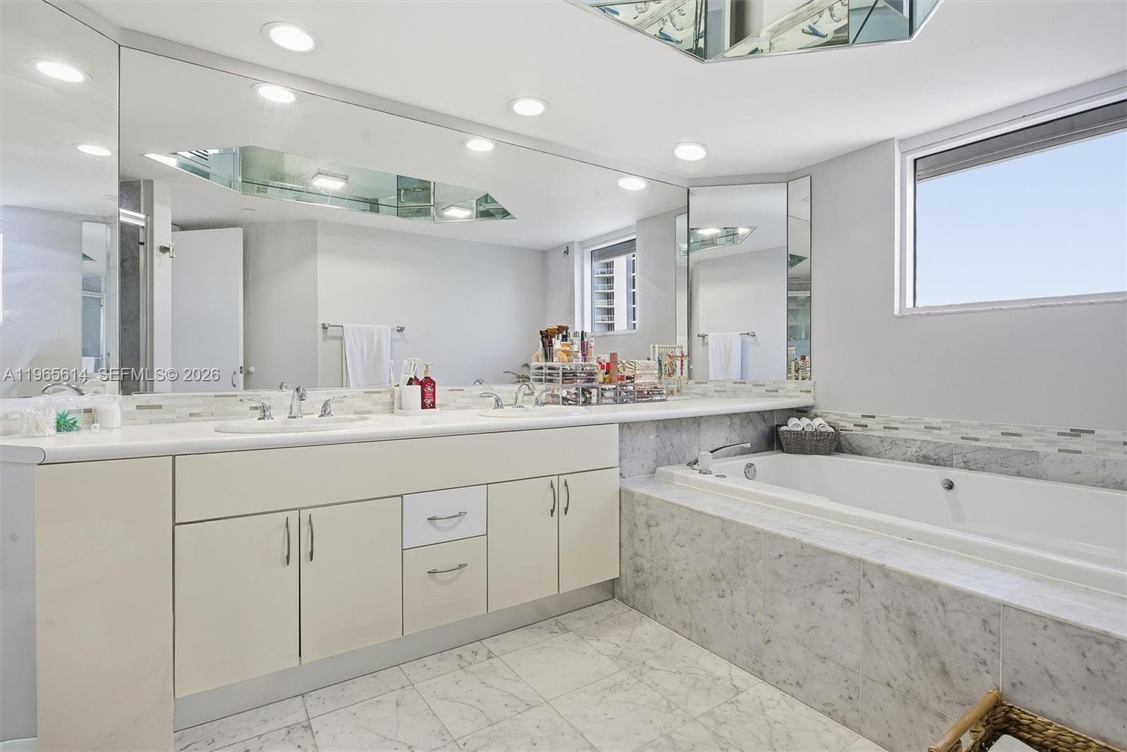 16485 Collins Ave #1034 Sunny Isles Beach, FL 33160