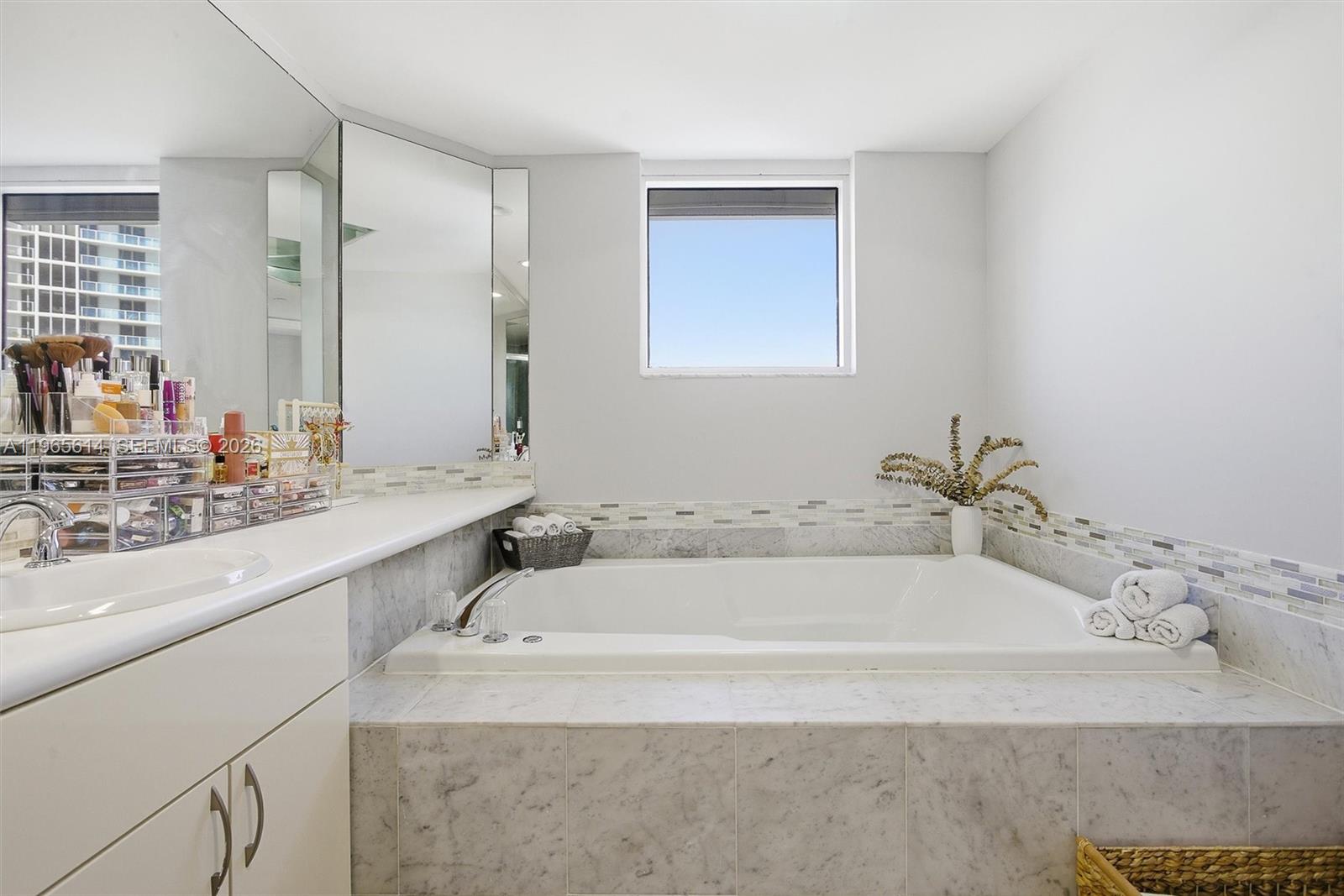 16485 Collins Ave #1034 Sunny Isles Beach, FL 33160