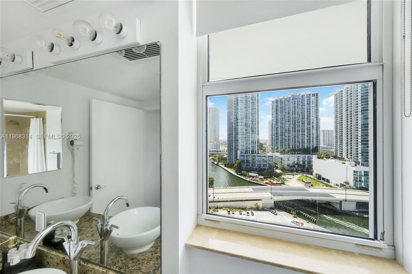 image Brickell on the River South32