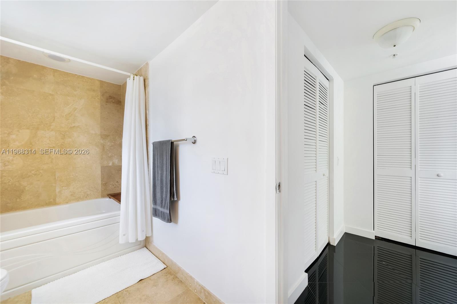 image Brickell on the River South34