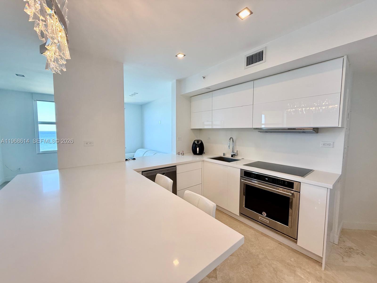 2100 N Ocean Blvd #12D Fort Lauderdale, FL 33305