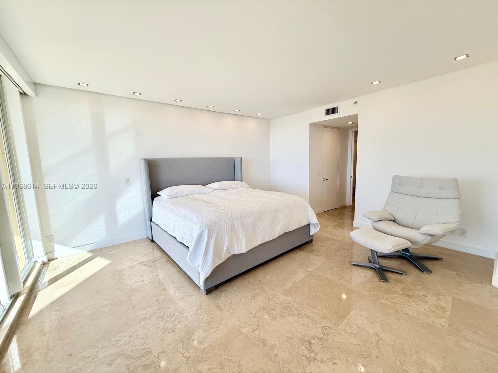 2100 N Ocean Blvd #12D Fort Lauderdale, FL 33305