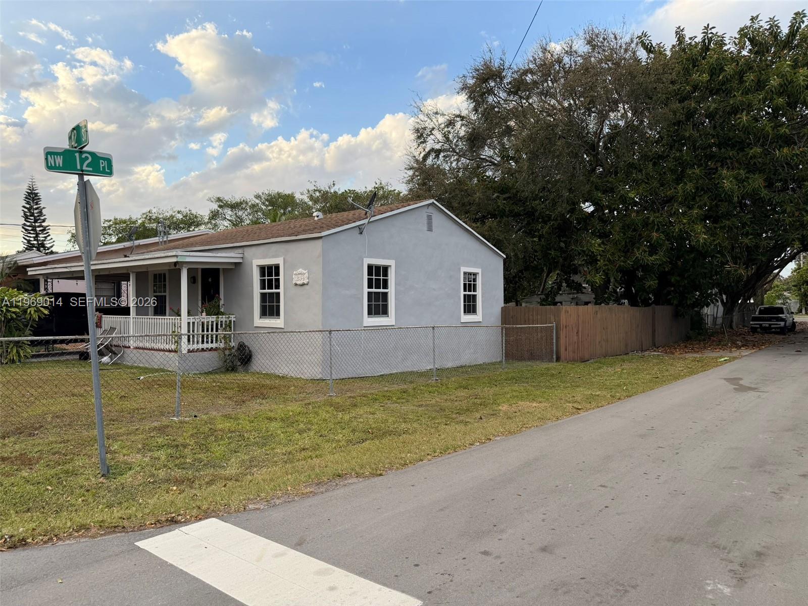 1249 NW 42nd St Miami, FL 33142