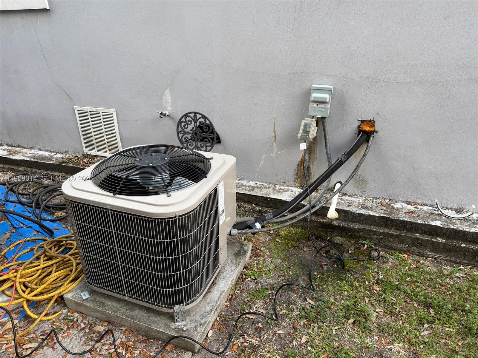 1249 NW 42nd St Miami, FL 33142