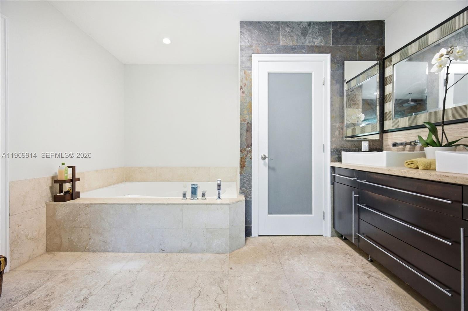 3730 Solana Rd Miami, FL 33133