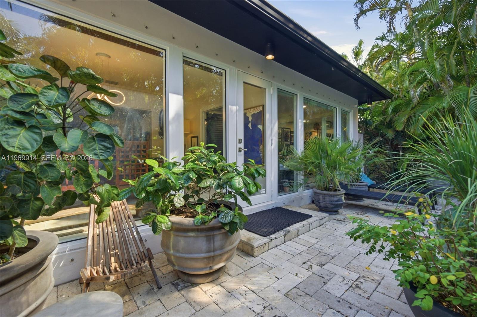 3730 Solana Rd Miami, FL 33133