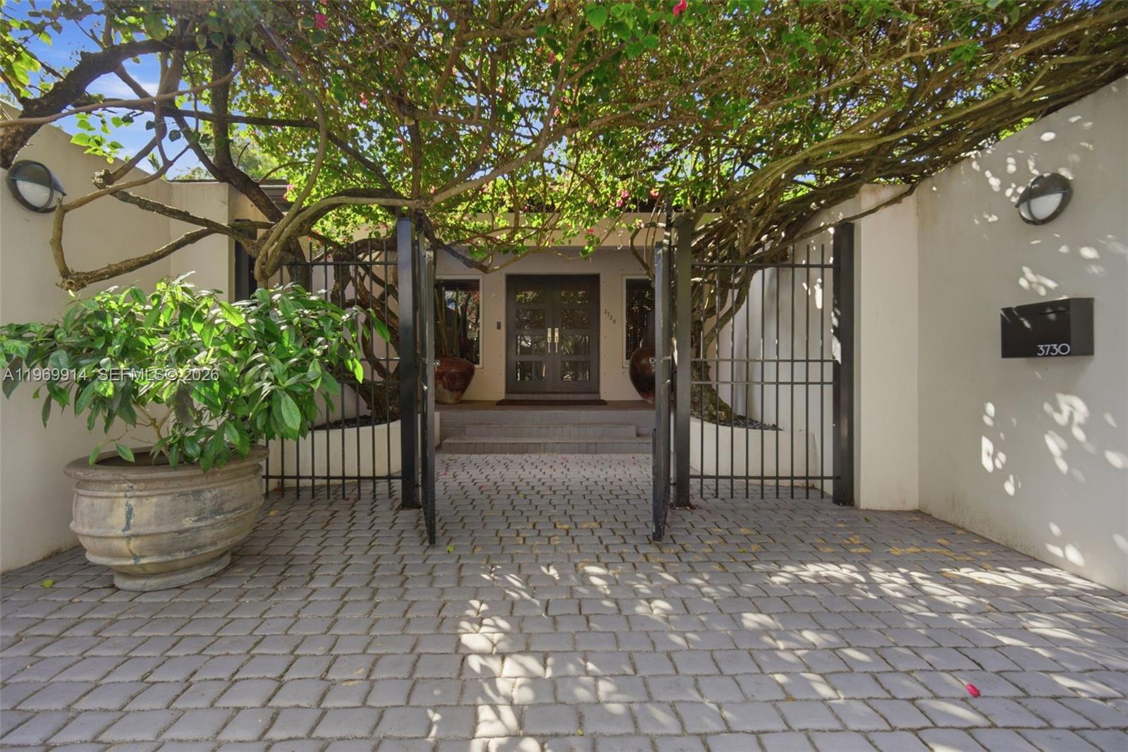 3730 Solana Rd Miami, FL 33133