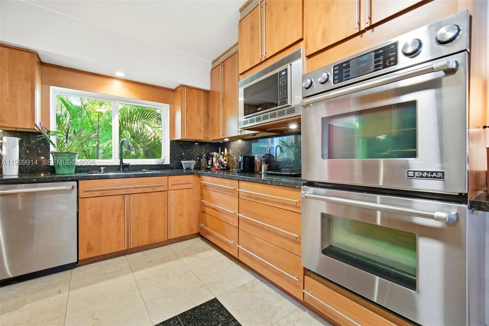 3730 Solana Rd Miami, FL 33133