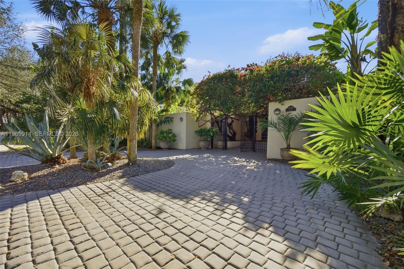 3730 Solana Rd Miami, FL 33133