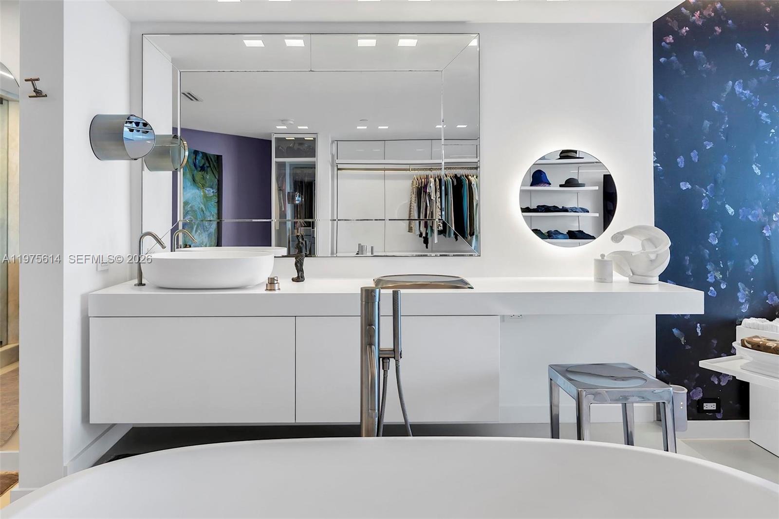 10 Venetian Way #904 Miami Beach, FL 33139