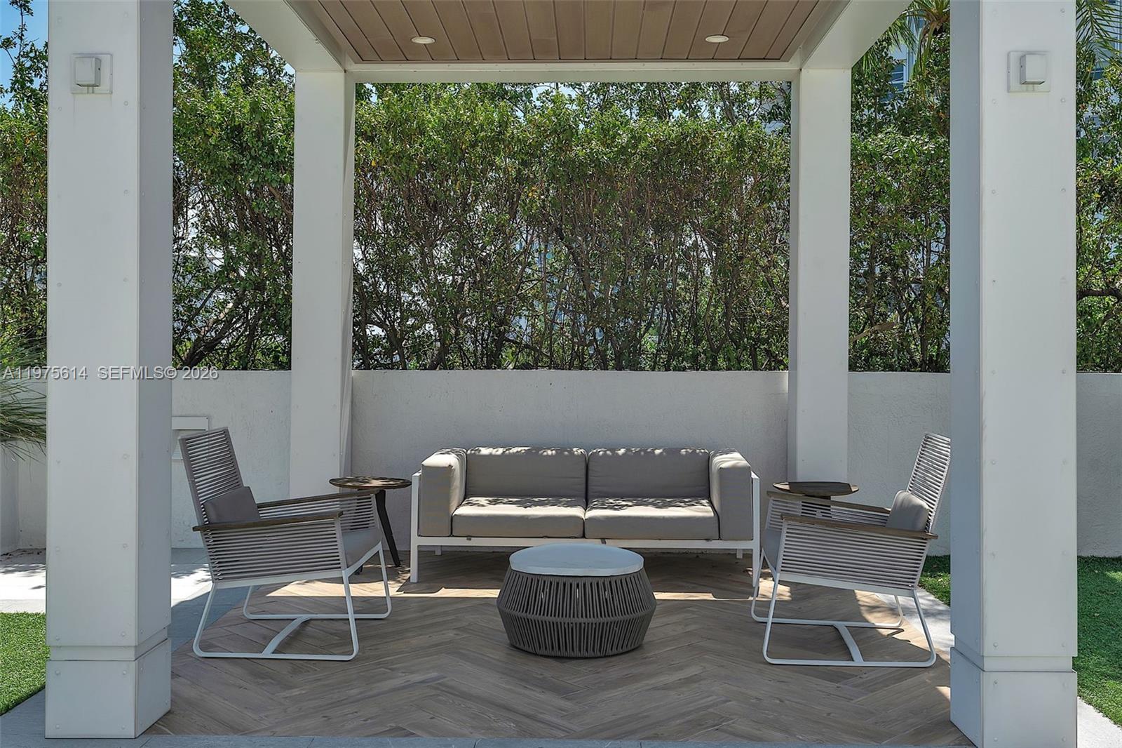 10 Venetian Way #904 Miami Beach, FL 33139