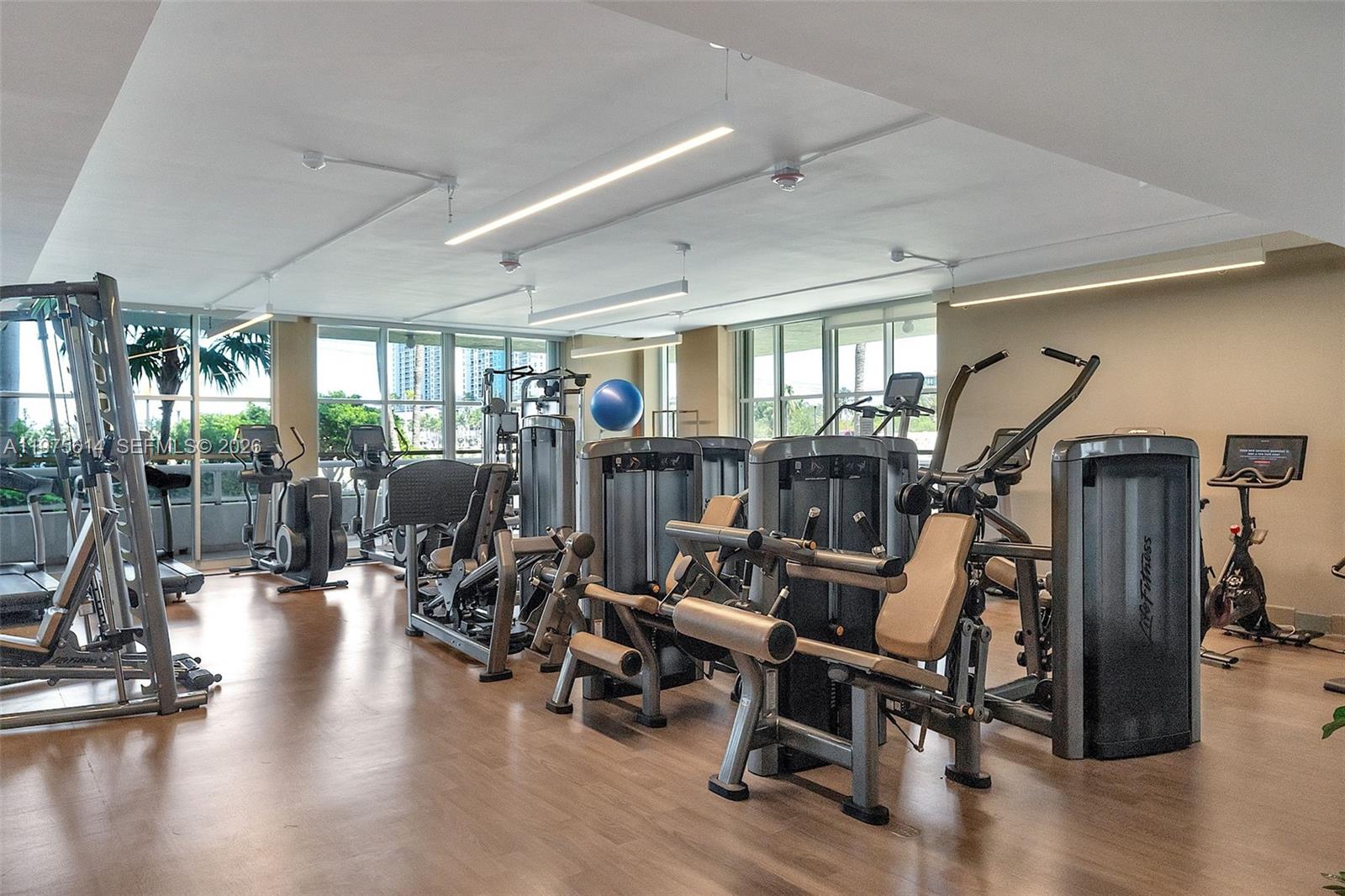 10 Venetian Way #904 Miami Beach, FL 33139