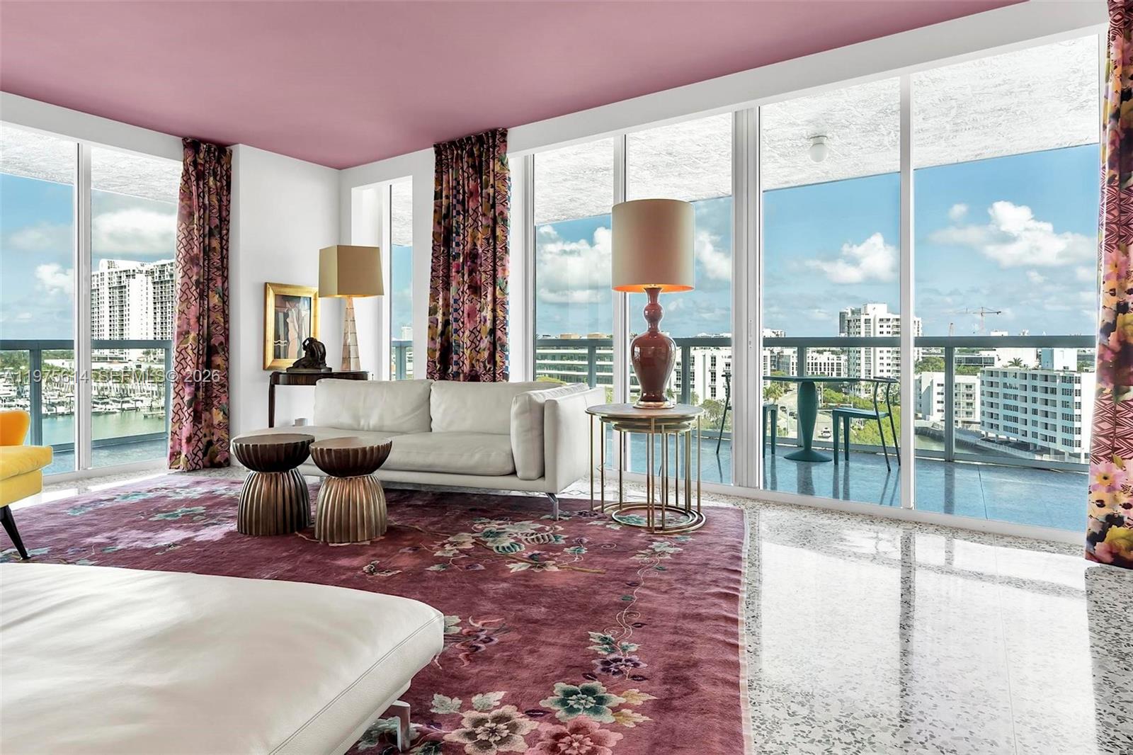 10 Venetian Way #904 Miami Beach, FL 33139