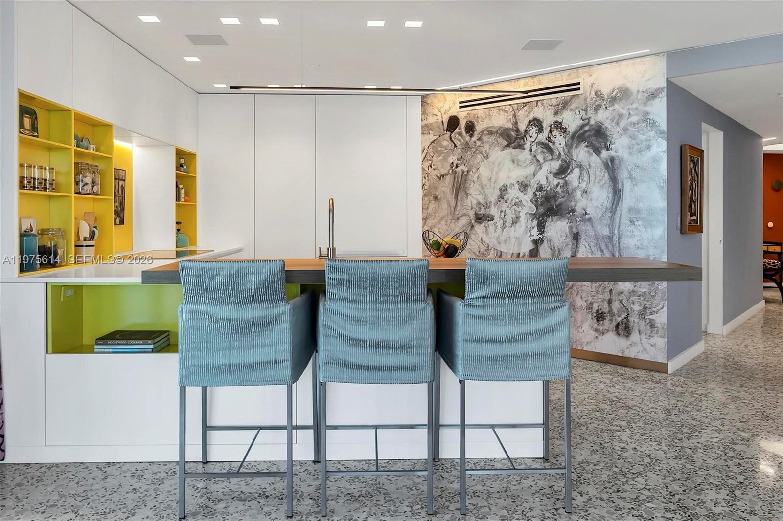 10 Venetian Way #904 Miami Beach, FL 33139