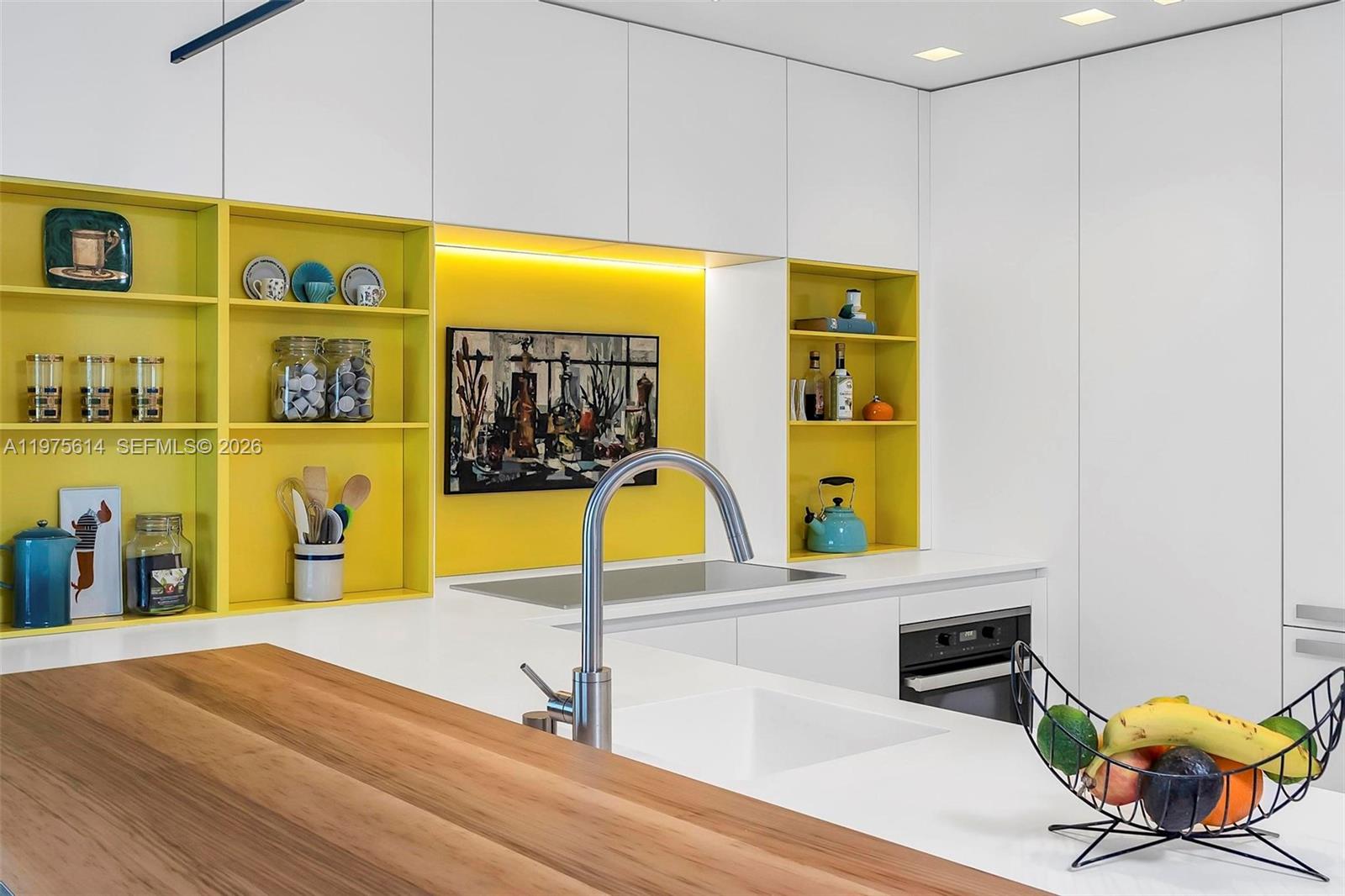 10 Venetian Way #904 Miami Beach, FL 33139