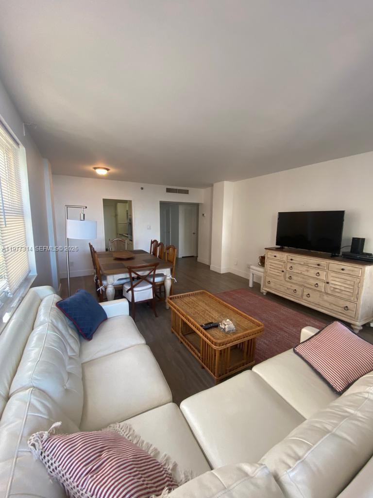 100 Lincoln Rd Miami Beach, FL 33139