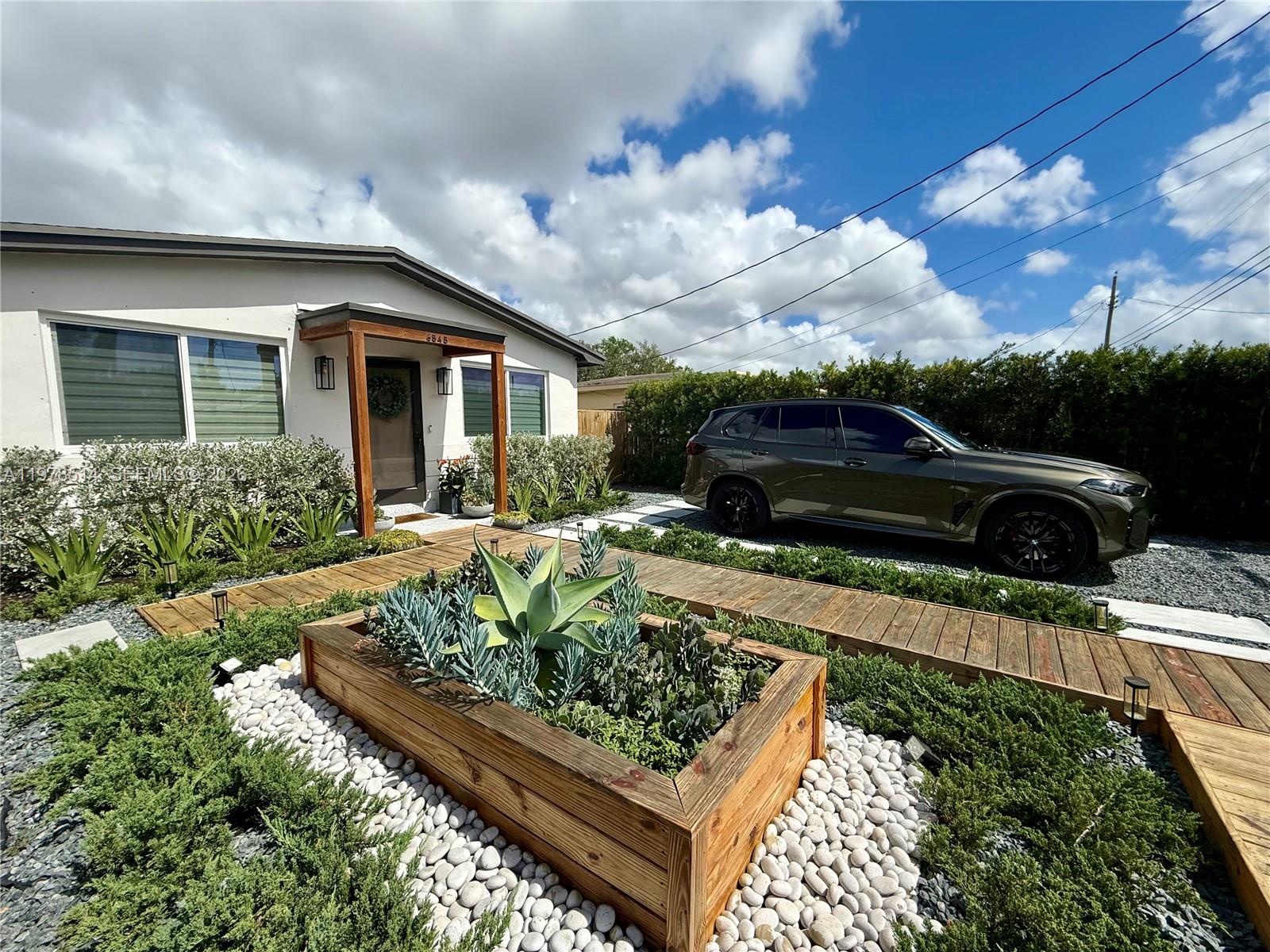 6545 SW 27th St Miami, FL 33155