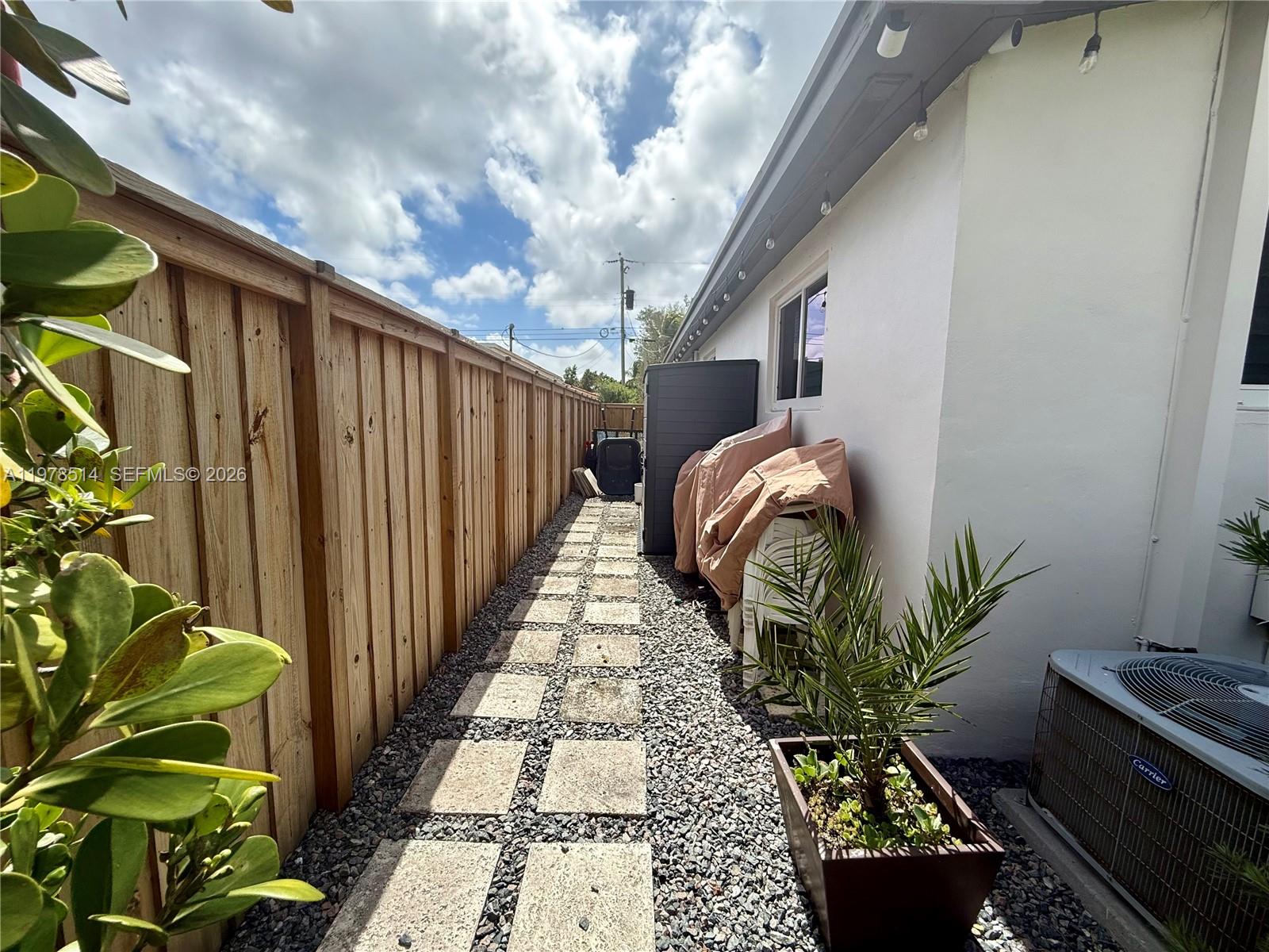 6545 SW 27th St Miami, FL 33155