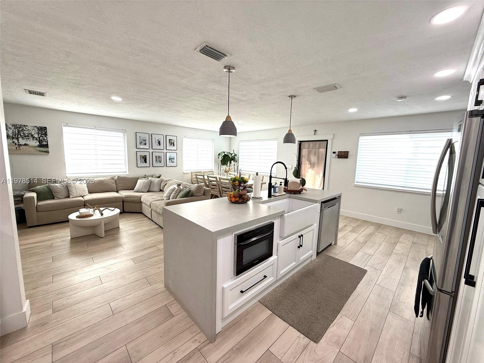 6545 SW 27th St Miami, FL 33155